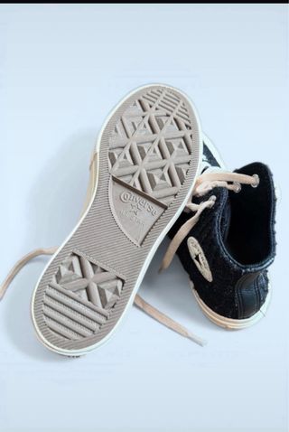 Converse Talla 36.5 Negras y Blancas