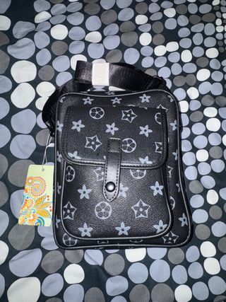 Mariconera negra con estampado