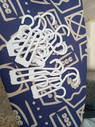 Perchas para zapatos de plástico blanco