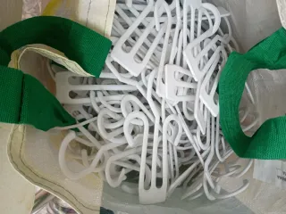 Perchas para zapatos de plástico blanco