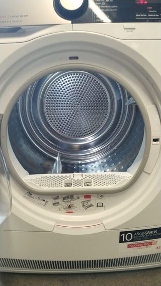Secadora AEG 8kg Bomba Calor A++