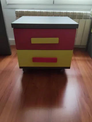 Muebles escritorio dormitorio juvenil.