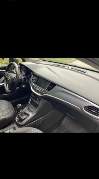 Opel Astra 2021
