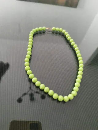 Collar corto flamenco verde