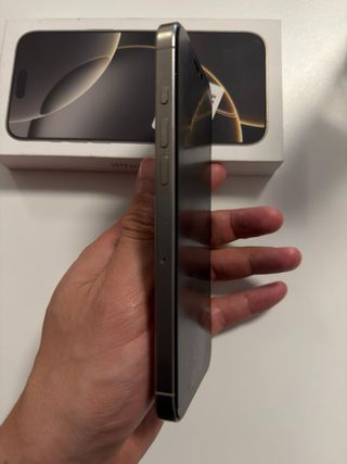 iPhone 16 Pro Max Gris