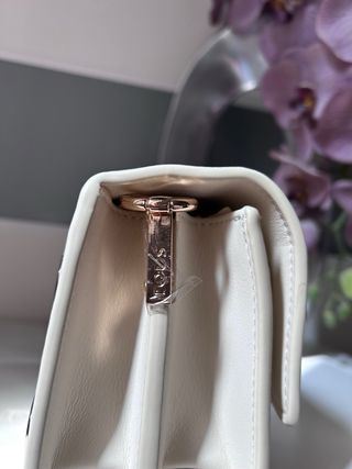 Bolso Tous blanco con detalles plateados