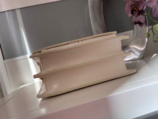 Bolso Tous blanco con detalles plateados