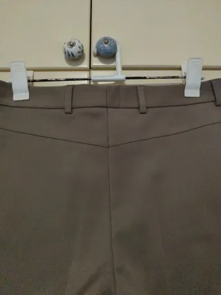 Pantalón beige mujer