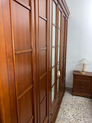 Dormitorio matrimonio fabricado madera de cerezo.