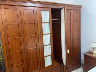 Dormitorio matrimonio fabricado madera de cerezo.