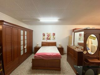 Dormitorio matrimonio fabricado madera de cerezo.