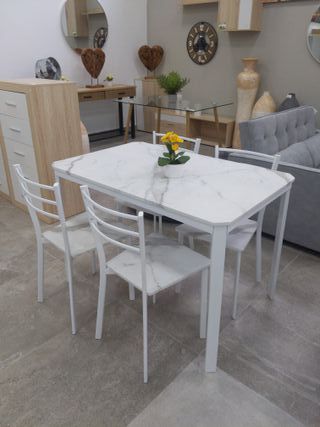 Tavolo da pranzo/cucina con 4 sedie