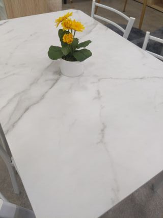 Tavolo da pranzo/cucina con 4 sedie