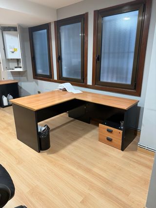 Muebles y mesas de oficina de madera