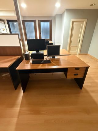 Muebles y mesas de oficina de madera