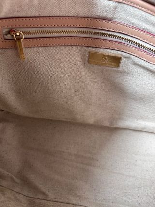 Bolso de piel verde con relieve