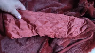 REBAJAS INVIERNO Abrigo rojo Chic&June con pelo