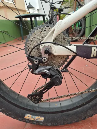 Fat bike on one y cóluer radar de caretera