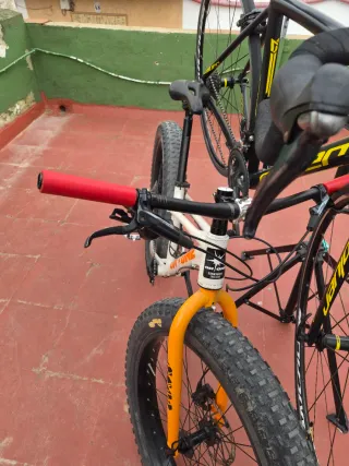 Fat bike on one y cóluer radar de caretera