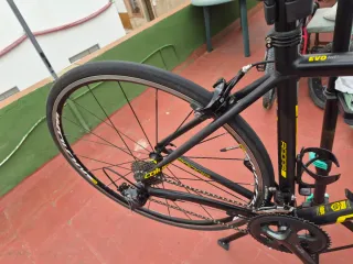 Fat bike on one y cóluer radar de caretera