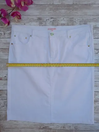 Falda vaquera blanca, PRECCHIO, talla 46.