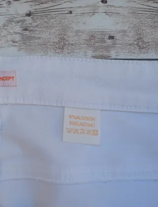 Falda vaquera blanca, PRECCHIO, talla 46.
