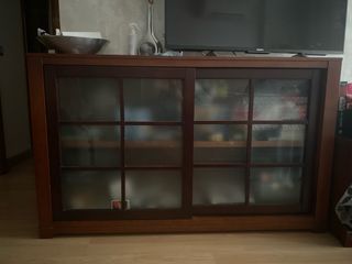 Mueble de salón madera y cristal