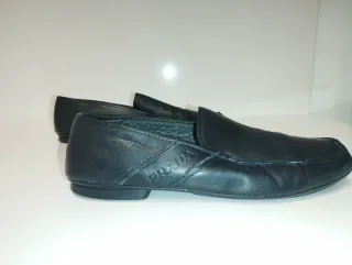 PRADA Mocasines de piel PRADA negros.