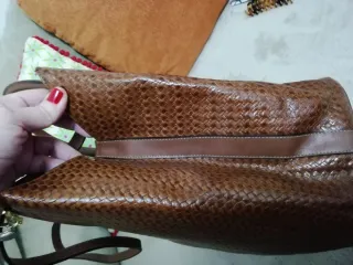 Bolso de piel trenzada marrón