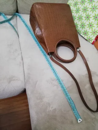 Bolso de piel trenzada marrón