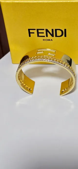 Pulsera Fendi Dorada con Cristales