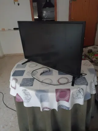 Televisión TD Systems 32" (para piezas o arreglo)