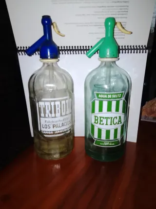 Vecchie bottiglie di sifoni