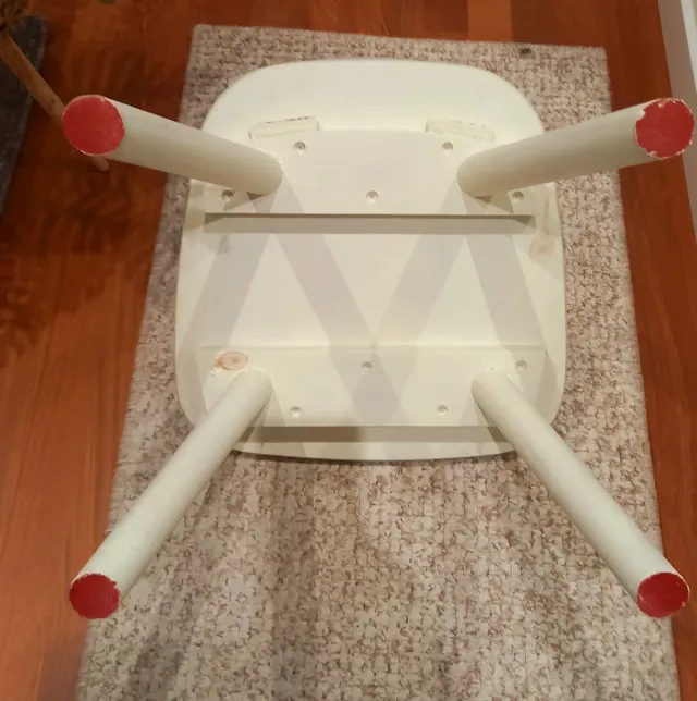 Silla de madera maciza beige