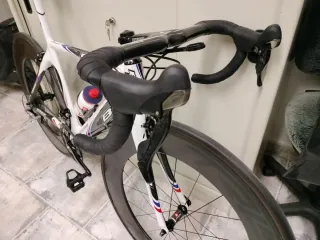 Bicicleta BH Aero Carbono.