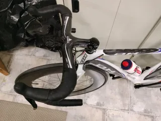 Bicicleta BH Aero Carbono.