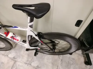 Bicicleta BH Aero Carbono.