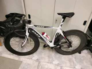 Bicicleta BH Aero Carbono.