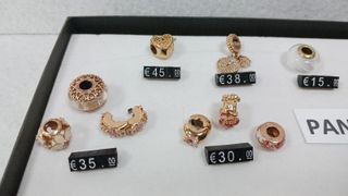 Pulsera y charms Pandora oro rosa