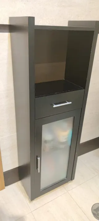 Mueble de baño. Con grifo y lavabo Porcelanosa.