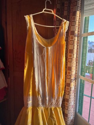 Vestido de flamenca amarillo con flecos