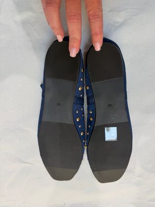 Bailarinas terciopelo azul con tachuelas doradas