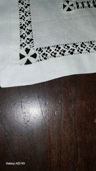 Naperon bordado em linho