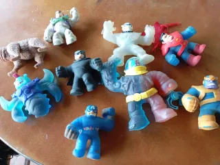 Figuras Goo Jit Zu. Se venden por separado.