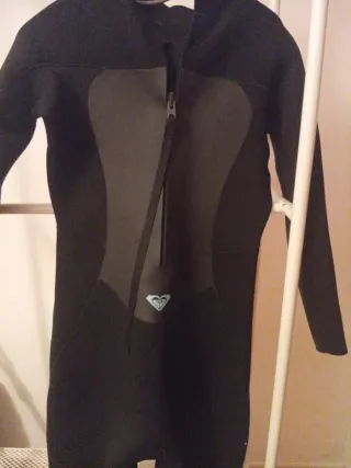 Neopreno Roxy  5'9"-5'11"grosor, 80kg aprx, 1.80m