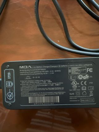 Cargador MDA 42V 2A Patinete Eléctrico