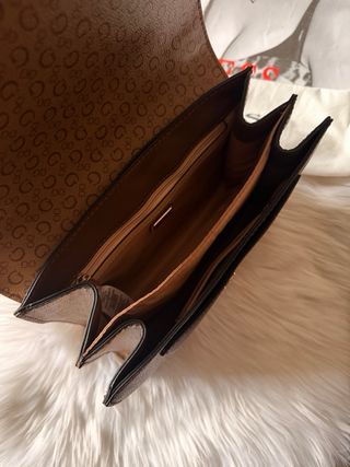 Bolso Guess Marrón Monogram