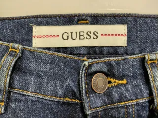 Pantalón vaquero Guess azul, nuevo con etiquetas.