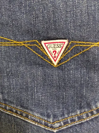 Pantalón vaquero Guess azul, nuevo con etiquetas.