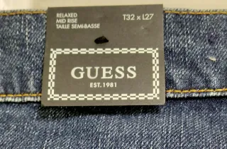 Pantalón vaquero Guess azul, nuevo con etiquetas.